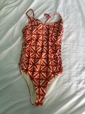 Muse Rust Tie-Dye Triangle Bikini Top. NWOT